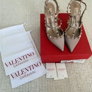 Valentino Garavani Women's Rockstud Heels - Taupe